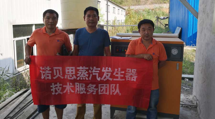 青青草精品视频与客户合影