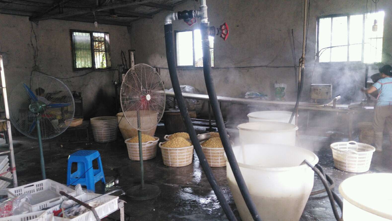 煮豆浆加工厂使用火排效果不好，换上青青草成人自拍热效高，加快企业高效生产