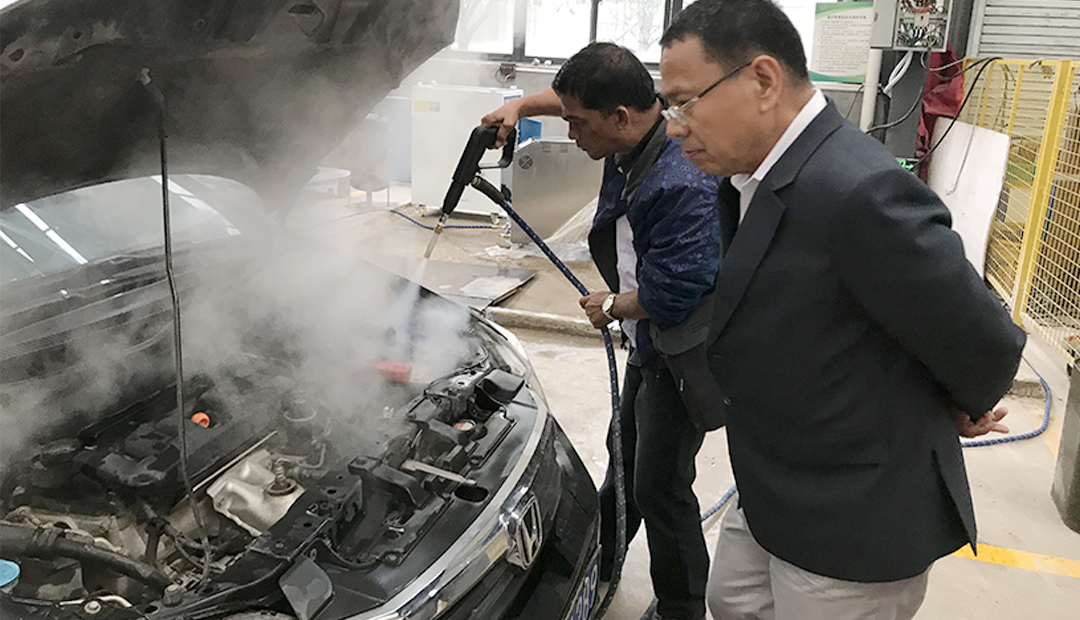 防止油污堵塞，用高温油污清洗全自动蒸汽发生器