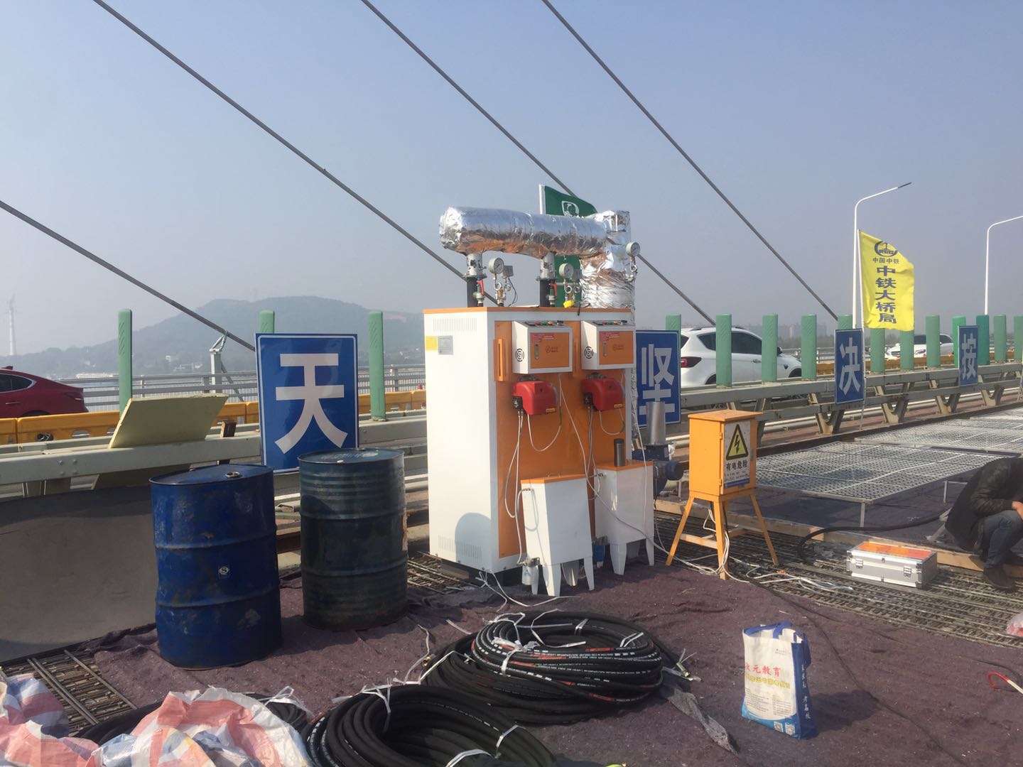 温度决定养护效果好不好，使用湖南路桥养护电蒸汽发生器